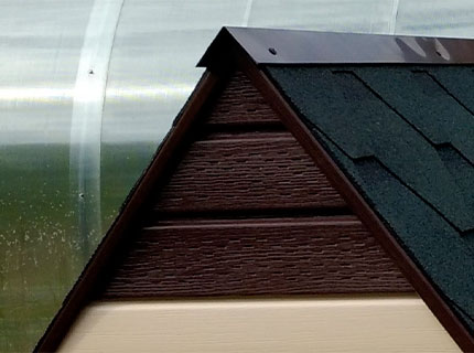 Дополнительная вентиляция внутри домика через фронтоны